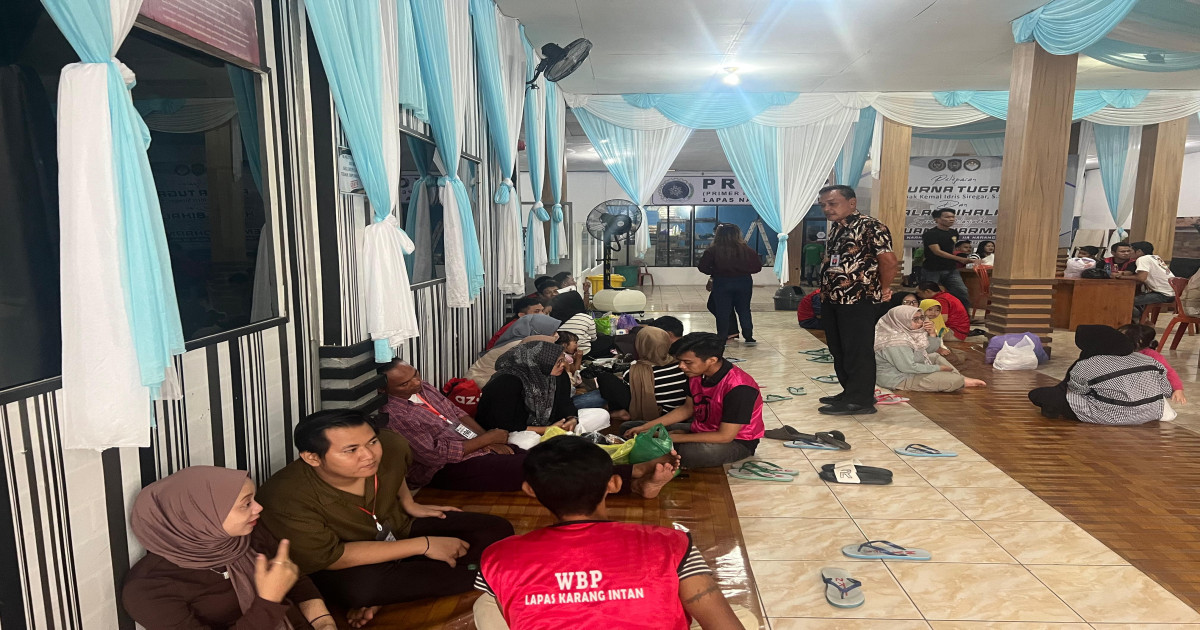 Kebahagiaan Tersaji di Ruang Kunjungan: Puluhan Keluarga Sambangi Warga Binaan Lapas Narkotika Karang Intan