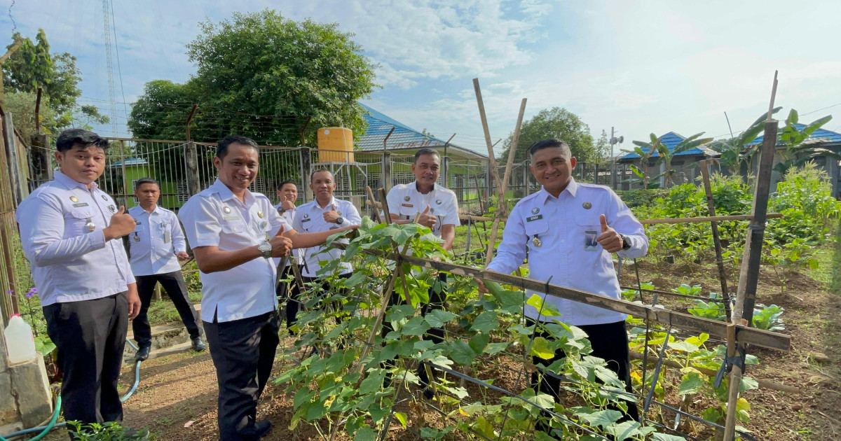 Kalapas Karang Intan Dorong Kemandirian WBP Lewat Budidaya Timun Pascarehabilitasi