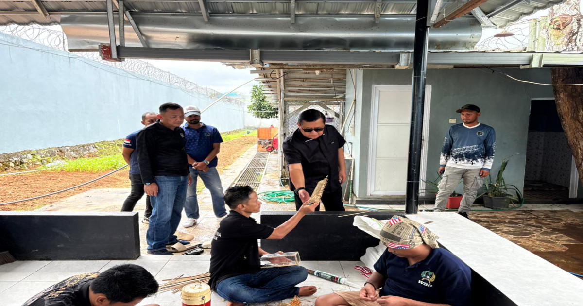 Karya Miniatur Kayu Warga Binaan Lapas Karang Intan Dapat Apresiasi Kakanwil Ditjenpas Kalsel