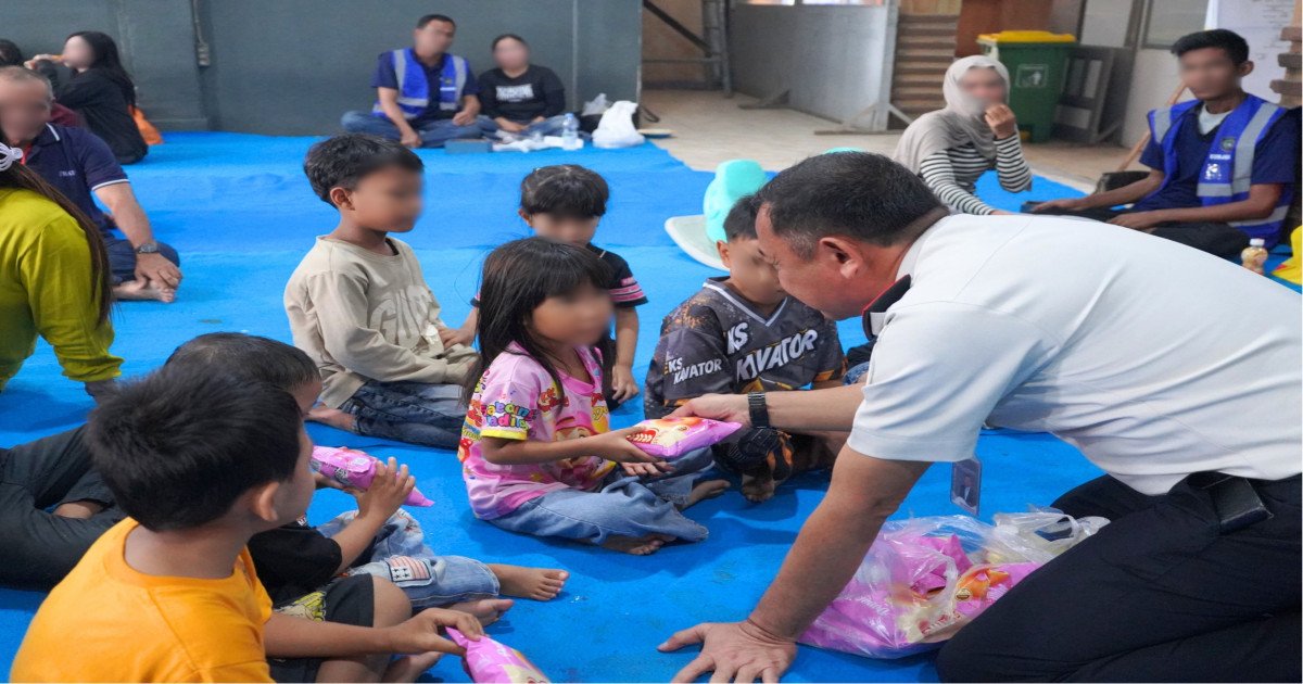 Jaga Ketertiban dan Kenyamanan Kunjungan, Kalapas Narkotika Karang Intan Sapa Keluarga Warga Binaan
